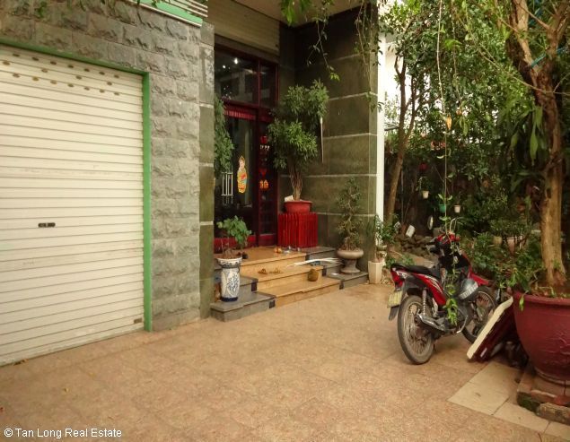 Biệt thự có sân vườn lớn cho thuê đường Nghi Tàm, quận Tây Hồ