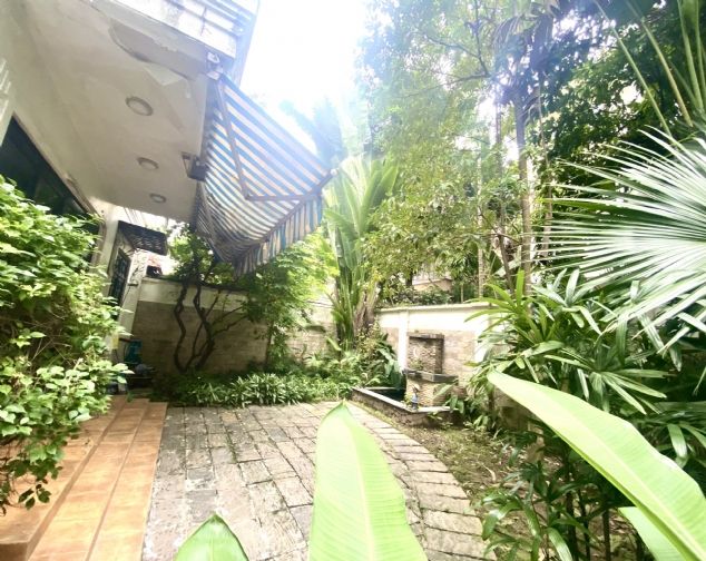 Cần bán gấp biệt thự khu D2 Ciputra Tây Hồ, DT 342m2, Đường đôi, Full đồ