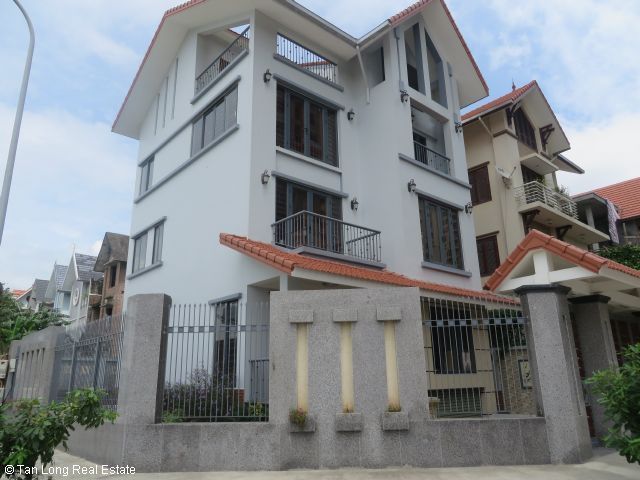 Biệt thự đẹp cho thuê tại khu đô thị mới Dịch Vọng
