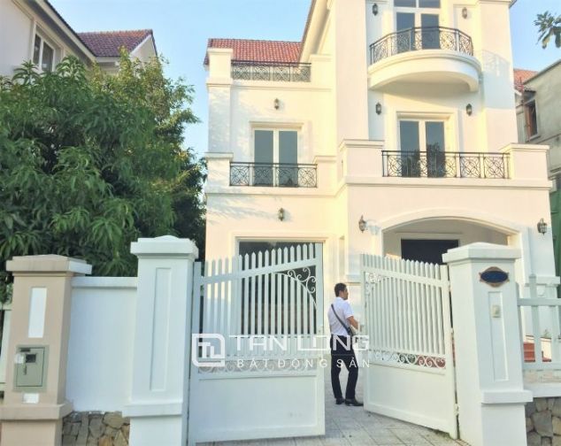Biệt thự đơn lập 4 phòng ngủ đường Hoa Phượng cho thuê tại Vinhomes Riverside