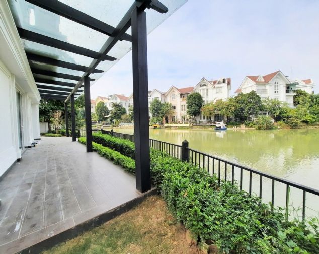 Biệt thự DT 500m2, 4 ngủ, hoàn thiện đủ đồ tại Vinhomes Riverside cần cho thuê giá ưu đãi