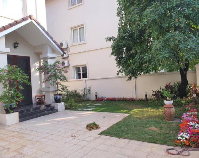 Cho thuê biệt thự full đồ DT 300m2 tại khu Hoa Sữa - Vinhomes Riverside, Long Biên