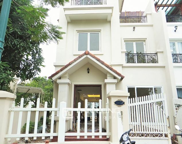 Biệt thự Hoa Sữa 200m2, 4 phòng ngủ cho thuê tại Vinhomes Riverside
