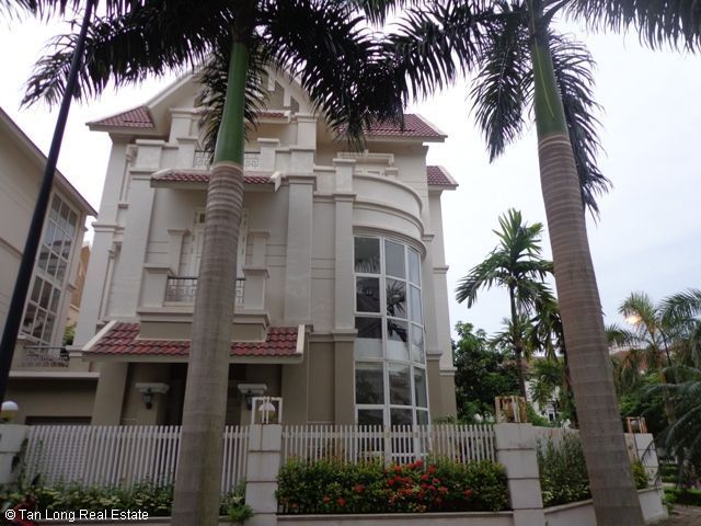 Biệt thự không đồ, 3 tầng, 4 phòng ngủ,có sân vườn cho thuê tại T7 Ciputra