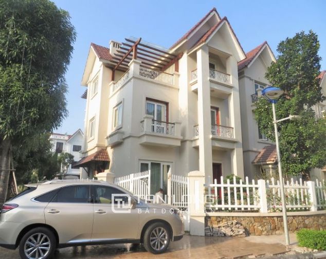 Biệt thự lô góc 270m2 đường Hoa Lan cho thuê tại Vinhomes Riverside