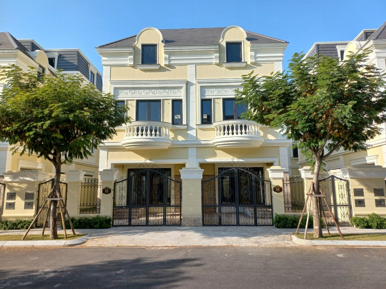 Cho thuê gấp biệt thự đơn lập An Lạc Green Symphony hướng Tây Tứ Trạch chưa có nội thất, giá tốt