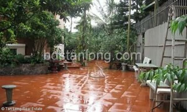 Biệt thự tại phố Nghi Tàm, Tây Hồ, Hà Nội cho thuê