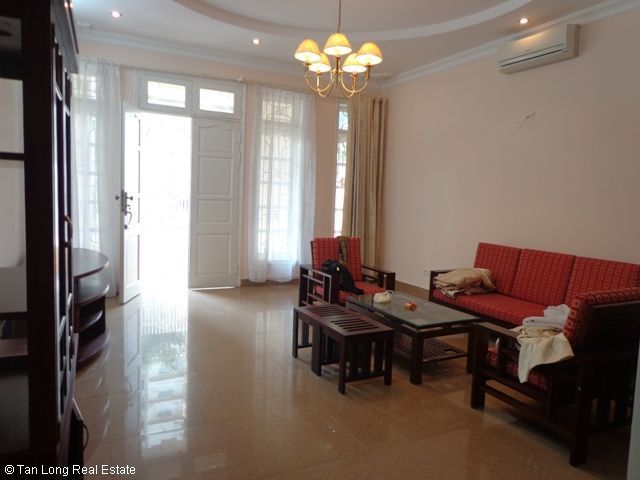 Biệt thự view đẹp, 4 phòng ngủ, có sân vườn ở C2 Ciputra, Hà Nội cho thuê