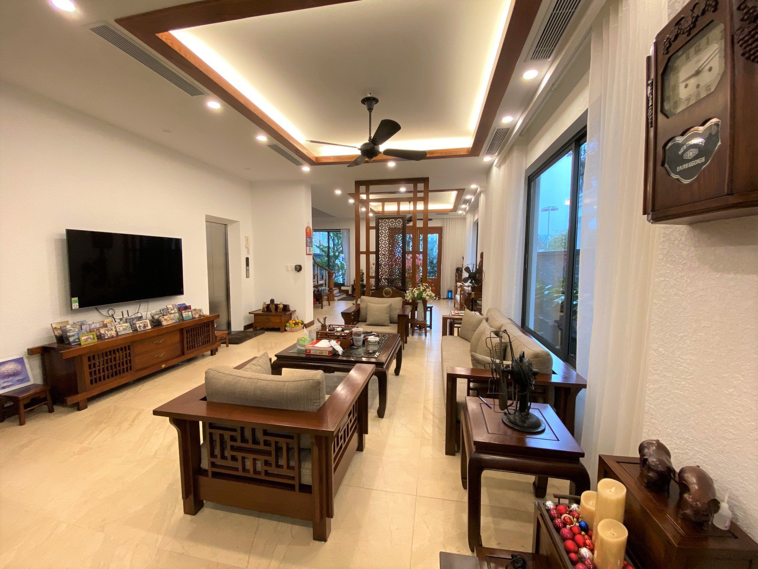 Bán nhanh Biệt thự Song Lập tại Vinhomes The Harmony, DT 168m2, giá 39 tỷ. Lh 0989734734