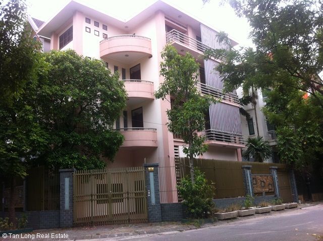 Cần bán biệt thự 4 tầng tại Làng Quốc Tế Thăng Long, quận Cầu Giấy