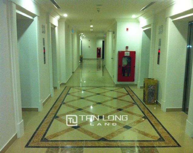 Cần bán căn hộ cao cấp 96m2, 2 phòng ngủ đủ đồ ở R1 Vinhomes Royal city