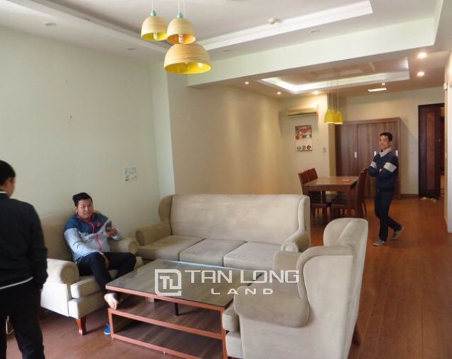 Cần bán gấp chung cư hướng Đông Nam 123m2 tại E4 Ciputra, quận Tây Hồ