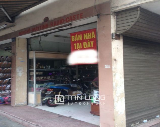 Cần bán nhà 2 mặt tiền trên phố Hàng Giấy, quận Hoàn Kiếm