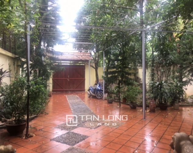 Cần cho thuê biệt thự 2 tầng có sân vườn tại Âu Cơ, quận Tây Hồ
