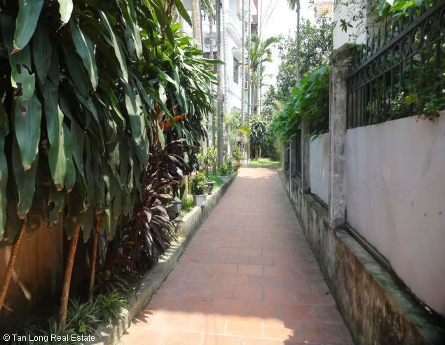 Cần cho thuê biệt thự 500m2 tại Âu Cơ, quận Tây Hồ