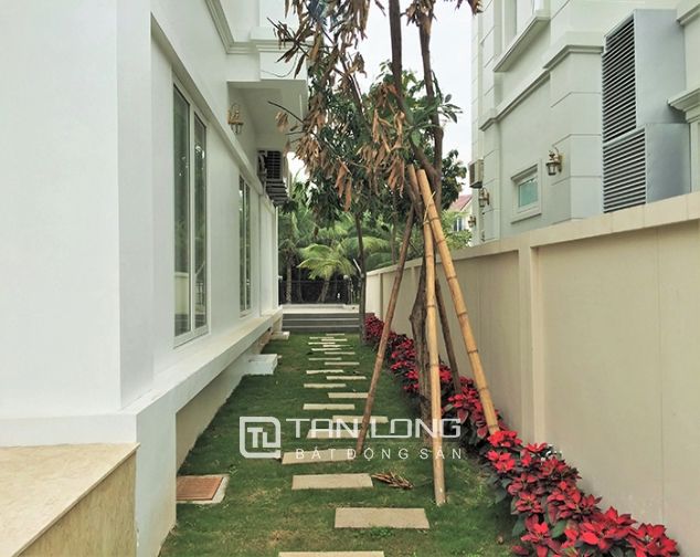 Cần cho thuê biệt thự Hoa Sữa rộng 225m2 ở dự án Vinhomes Riverside, quận Long Biên