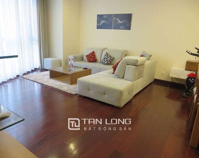 Cần cho thuê căn hộ 110m2, 2 phòng ngủ tại R2 Vinhomes Royal City, quận Thanh Xuân