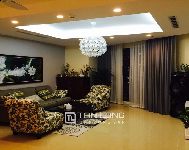 Cần cho thuê căn hộ 110m2 tại R1 Vinhomes Royal City, quận Thanh Xuân