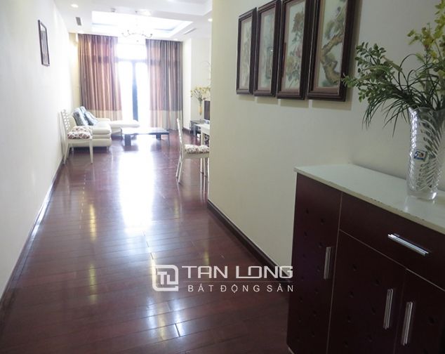 Cần cho thuê căn hộ 111m2, 2 phòng ngủ tại Vinhomes Royal City, quận Thanh Xuân