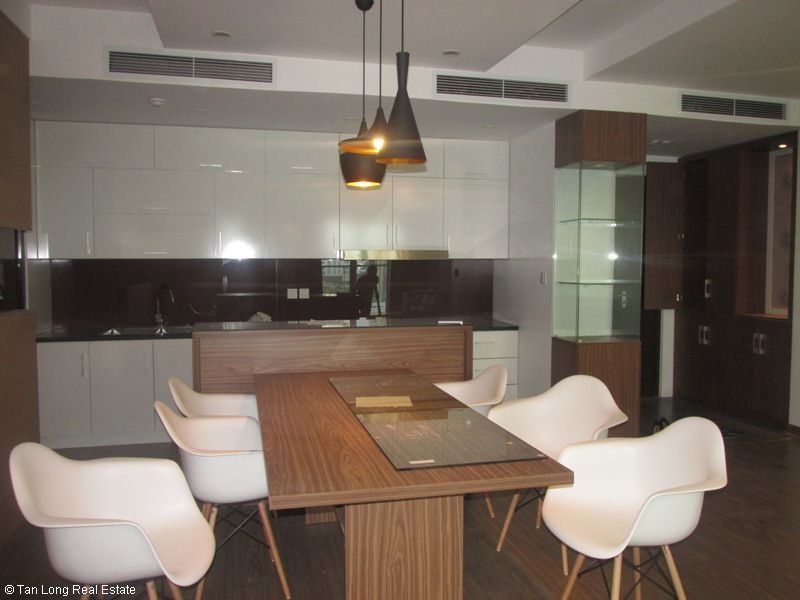 Cần cho thuê căn hộ 130m2, 2 phòng ngủ tại Mandarin Garden, quận Cầu Giấy
