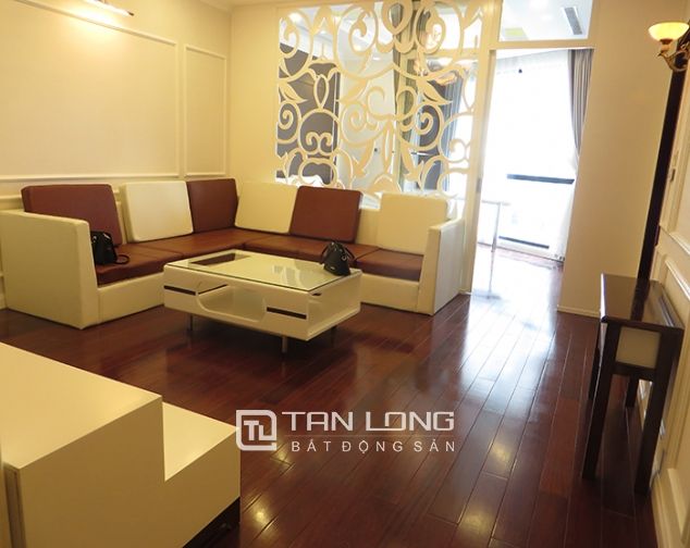Cần cho thuê chung cư 130m2, 3 phòng ngủ tại R2 Vinhomes Royal City, quận Thanh Xuân