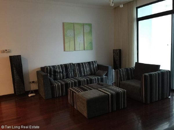 Cần cho thuê chung cư 132m2 tại Vincom Bà Triệu, quận Hai Bà Trưng