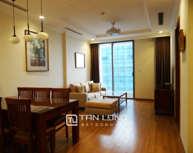Cần cho thuê chung cư 86.5m2, đủ đồ tại Vinhomes Nguyễn Chí Thanh, quận Đống Đa
