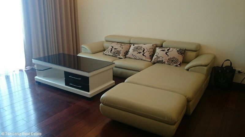 Cần cho thuê gấp căn hộ 109m2, 2 phòng ngủ, đủ đồ tại Vinhomes Royal City