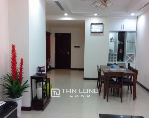 Cần cho thuê gấp căn hộ đẹp, đầy đủ đồ nội thất ở Tòa R1 Vinhomes Royal City