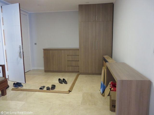 Cần cho thuê gấp chung cư 154m2, 3 phòng ngủ tầng trung tòa L1 Ciputra