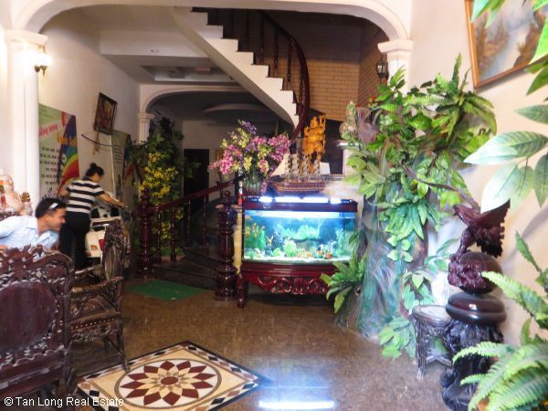 Cần cho thuê gấp nhà 200m2, có sân vườn, mặt ngõ đường Bưởi, quận Ba Đình