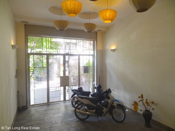 Cần cho thuê gấp nhà 4 tầng, 300m2 tại Tức Mặc, quận Hoàn Kiếm