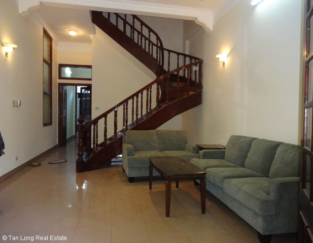 Cần cho thuê nhà 100m2, 5 phòng ngủ tại Xuân Diệu, quận Tây Hồ