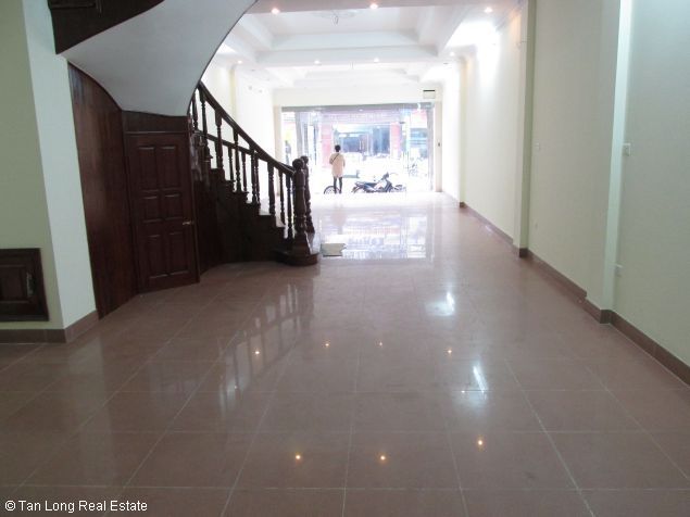 Cần cho thuê nhà 100m2 x 4 tầng mặt phố Vũ Phạm Hàm, quận Cầu Giấy