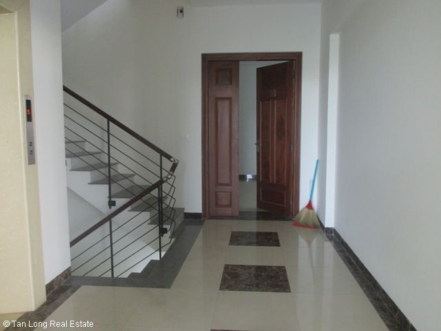 Cần cho thuê nhà 101m2 x 6 tầng mặt phố Vũ Phạm Hàm, quận Cầu Giấy