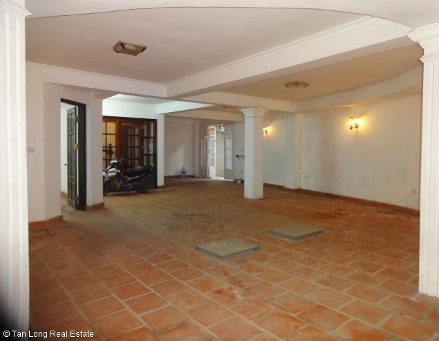Cần cho thuê nhà 150m2 x 5 tầng tại Tô Ngọc Vân, quận Tây Hồ