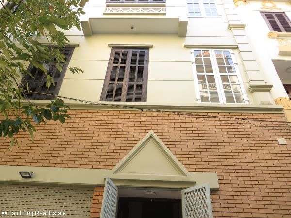 Cần cho thuê nhà 270m2 x 3.5 tầng tại Kim Mã, quận Ba Đình