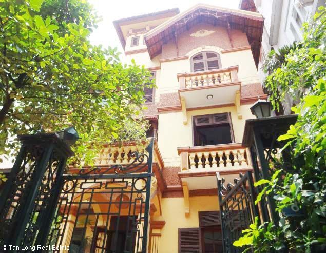 Cần cho thuê nhà 4 phòng ngủ đường Nghi Tàm, quận Tây Hồ