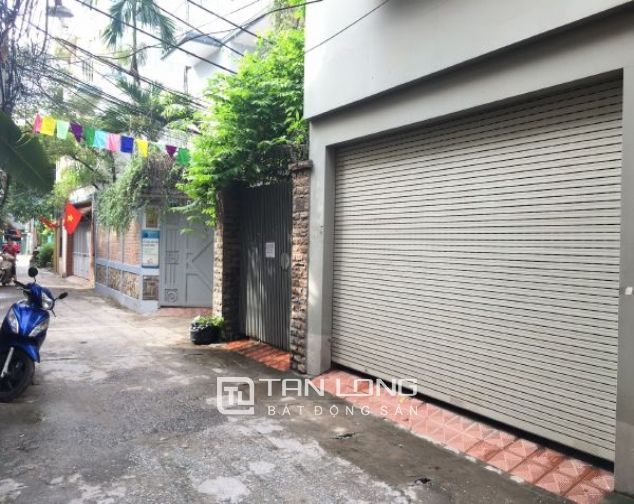 Cần cho thuê nhà 4 phòng ngủ, view Hồ Tây, tại Âu Cơ, quận Tây Hồ