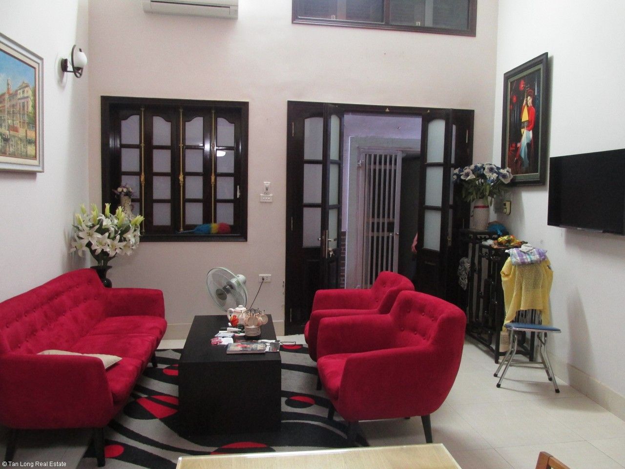 Cần cho thuê nhà 3 tầng trên phố Huế, quận Hai Bà Trưng