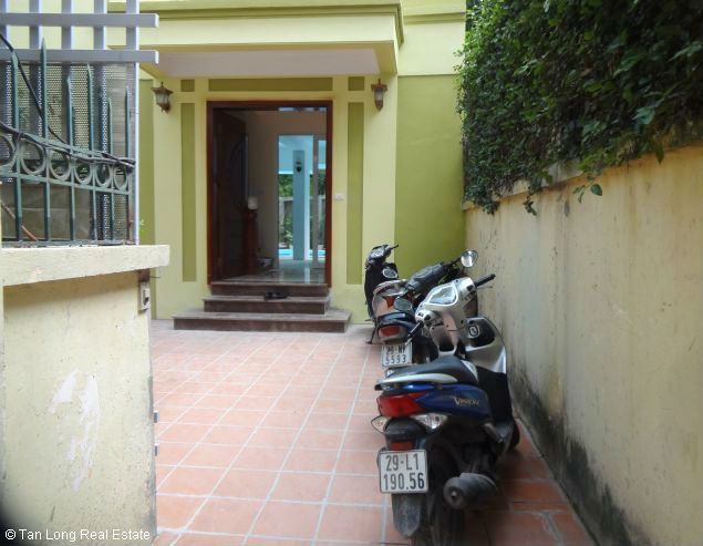 Cần cho thuê nhà 4.5 tầng có sân vườn rộng tại đường Tây Hồ, quận Tây Hồ