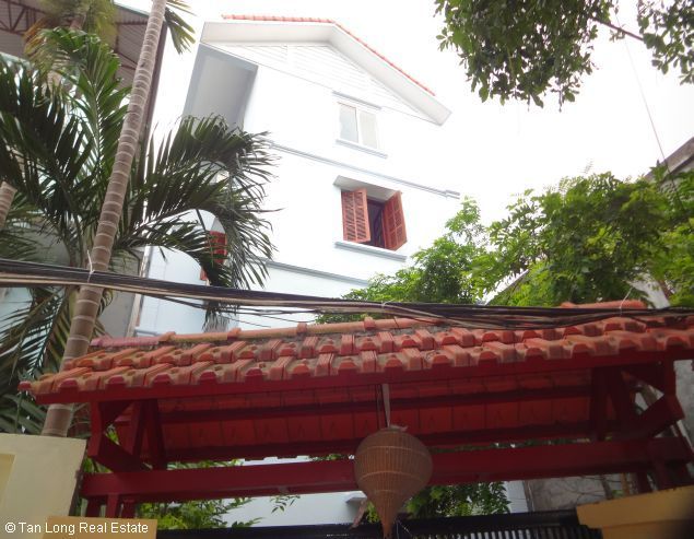 Cần cho thuê nhà 5 phòng ngủ tại Đặng Thai Mai, quận Tây Hồ