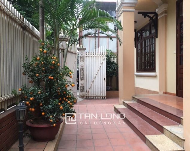 Cần cho thuê nhà riêng 4.5 tầng ở đường Tây Hồ, quận Tây Hồ