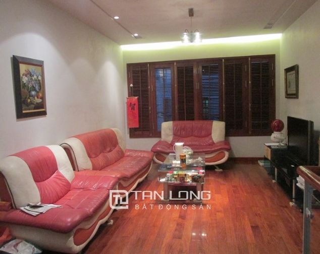 Cần cho thuê nhà riêng 5 tầng, 60m2 tại Hoàng Quốc Việt, quận Cầu Giấy