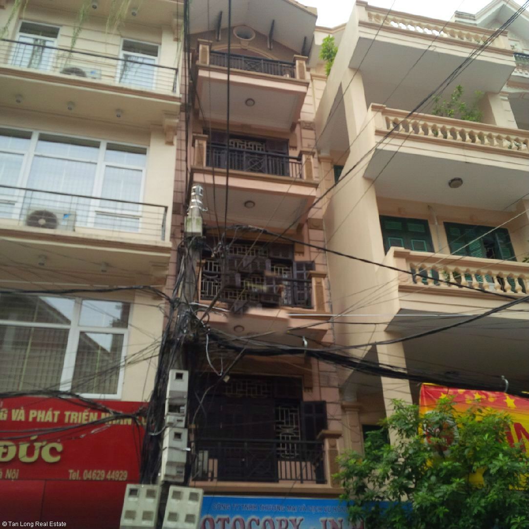 Cần cho thuê nhà trên đường Hoàng Ngân, quận Cầu Giấy, Hà Nội