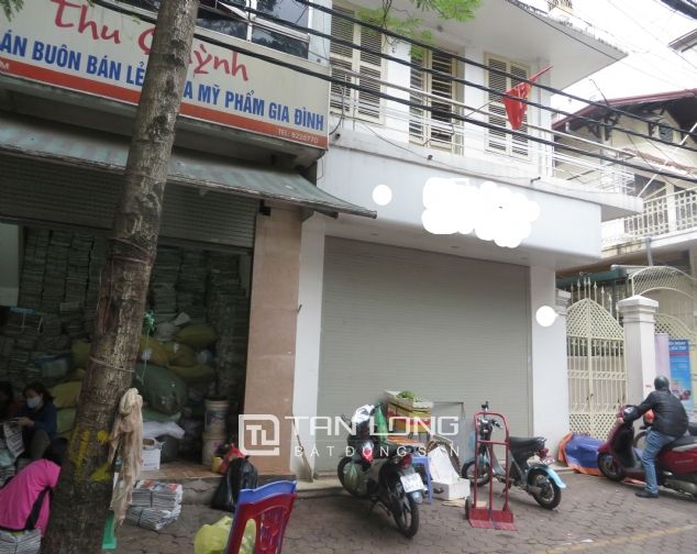 Cần cho thuê Villa 2 tầng, có sân vườn tại Ngô Thì Nhậm, quận Hai Bà Trưng