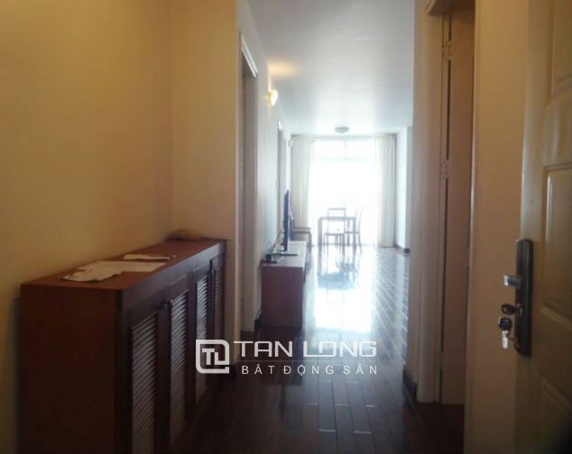 Căn hộ 106m2 tại 713 Lạc Long Quân, quận Tây Hồ