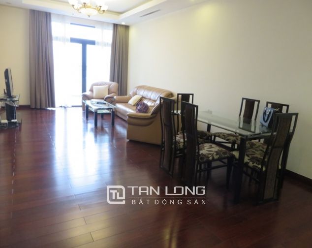 Căn hộ 107m2, 2 phòng ngủ, đủ đồ tòa R1 Vinhomes Royal City cho thuê