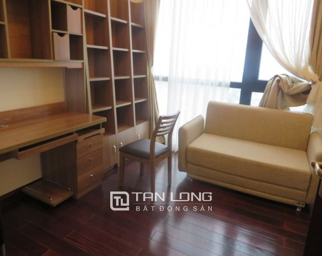 Căn hộ 136m2 tòa R1 Vinhomes Royal City, quận Thanh Xuân.