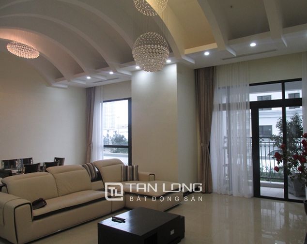 Căn hộ 181m2, 3 phòng ngủ cho thuê tại tòa R1 Vinhomes Royal City